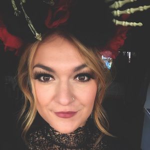 Meet your Posher, Maria